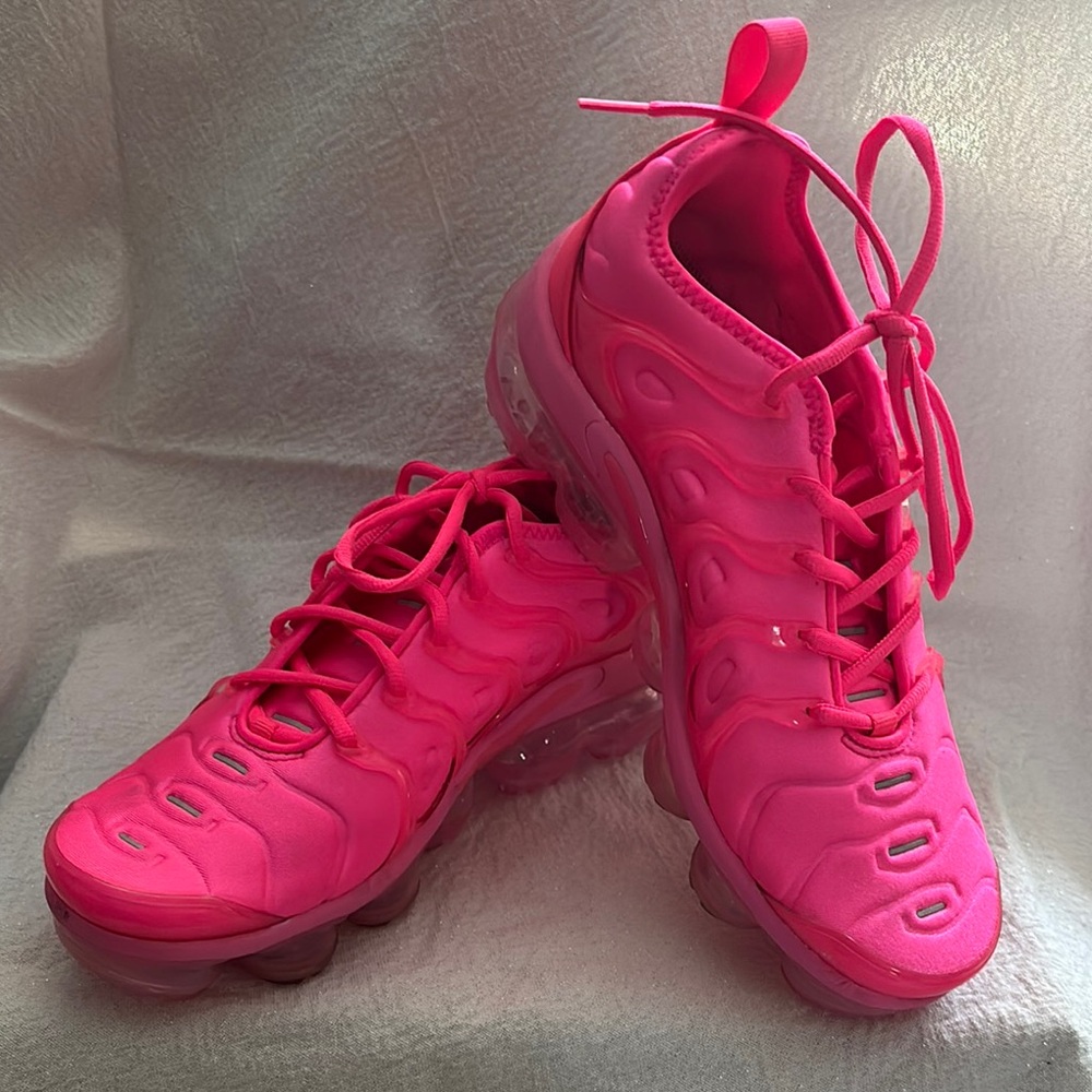 W Air Vapormax Plus Hyperpink